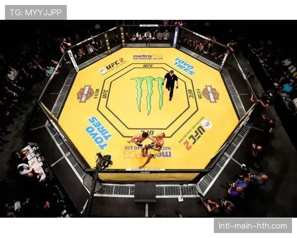 “笼中24小时”：通讯记录UFC Vegas 100赛事幕后团队的工作实况